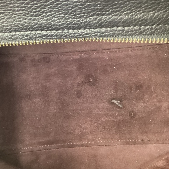 Elegant Black Leather Handbag - Picture 13 of 15